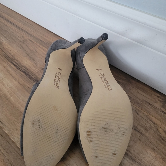 Charles David, Ladies Grey Peep Toe, Suede D'orsay Shoes, Size 9.5 - Picture 8 of 8